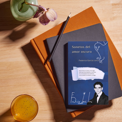 La edición definitiva de Sonetos del amor oscuro, con introducción crítica e ilustraciones originales de Lorca. Poesía, pasión y belleza eterna.
